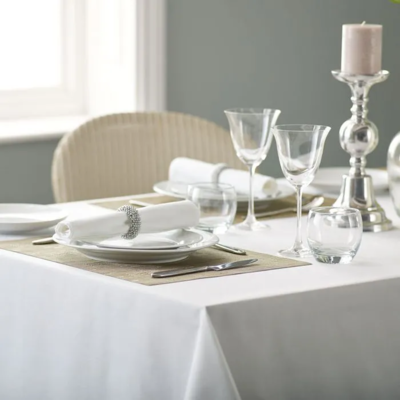 Wit Damasten Tafelkleed (hotelkwaliteit)
