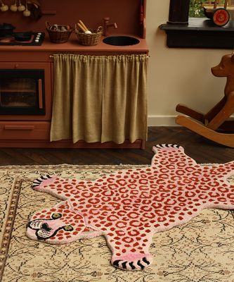 Doing Goods vloerkleed Loony luipaard pinky large