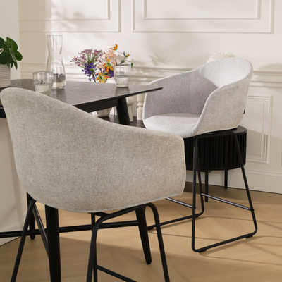 Barkruk Nino-Otis gestoffeerd met zwart onderstel (zithoogte 65 cm)