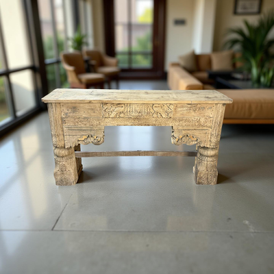 Wandtafel met mooie snijwerk naturel