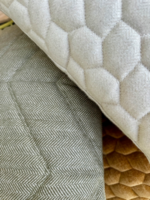 Kussen cells off white herringbone