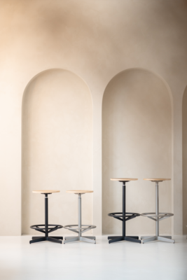 Barkruk Jops counter aluminium frame en walnoten zitting