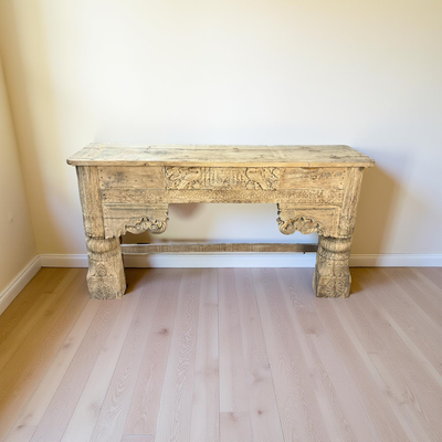 Wandtafel met mooie snijwerk naturel