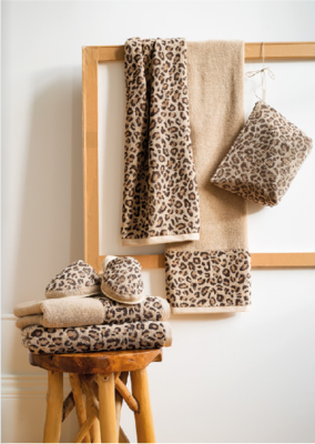 Accessoires Jaguar toilettas, slippers en handdoeken