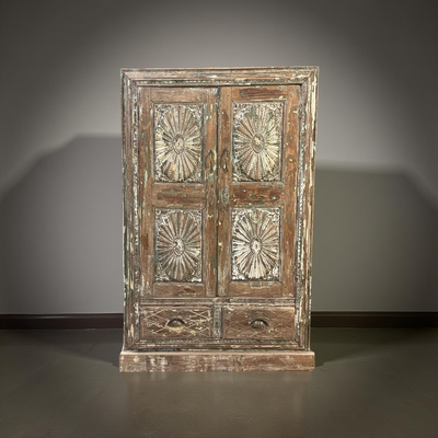 Kast 2deur snijwerk + 2 la bloem motief