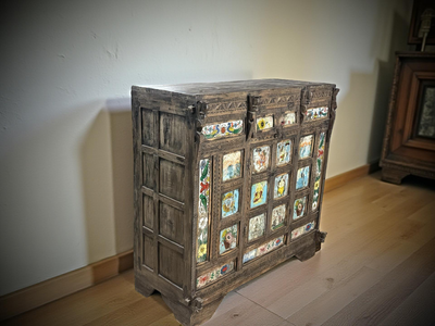 kast 3 deur snijwerk beschilderd uniek