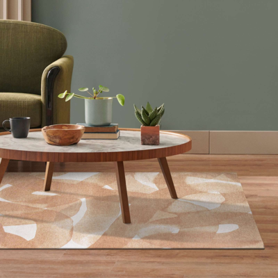 Modern verweven tapijt met organisch en vloeiend design in beige