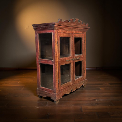 Rood glaskastje 2deur uniek