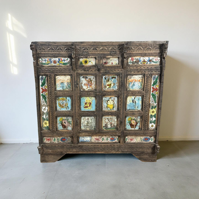 kast 3 deur snijwerk beschilderd uniek