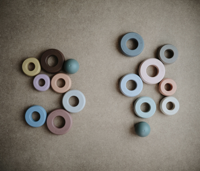 Mushie stapeltoren met ringen