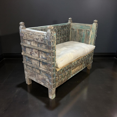 Bank gekleurd met matras uniek