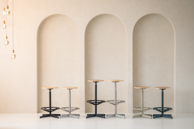 Barkruk Jops counter aluminium frame en walnoten zitting