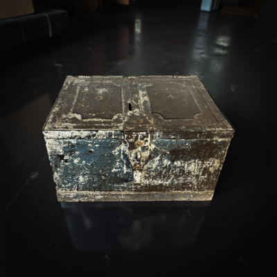 Kist Iron money box uniek