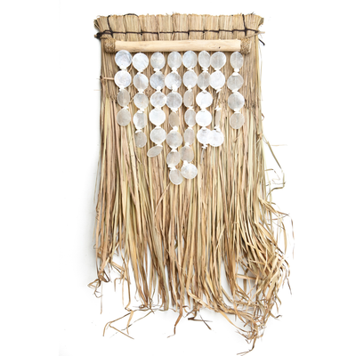 Mat Alang Alang met witte Capiz schelpen hanger