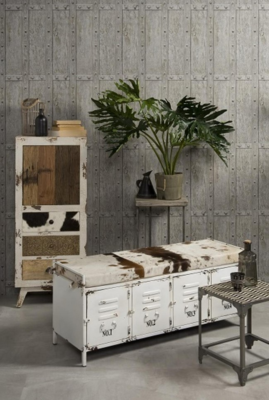 Metalen bank / schoenenkast met koeienhuid