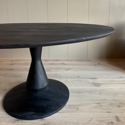 Old Inn wonen eetkamertafel mangohout rond zwart