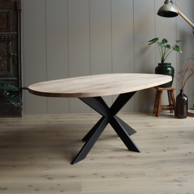 Old Inn wonen eettafel ovaal eiken met Spinpoot Smal