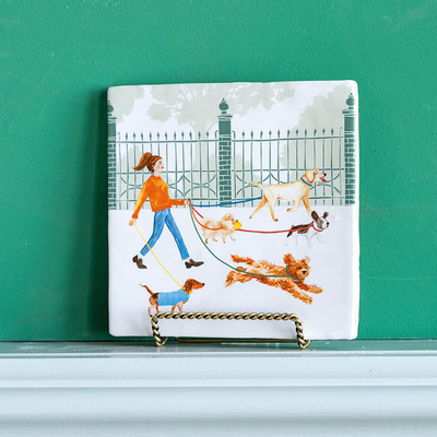 StoryTiles wandtegel Who let the dog out?