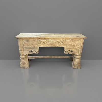 Wandtafel met mooie snijwerk naturel