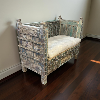 Bank gekleurd met matras uniek