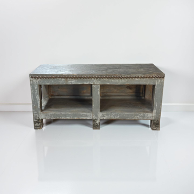 werkbank grijs met authentieke nagelrand