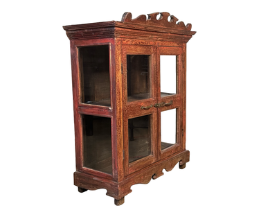 Rood glaskastje 2deur uniek