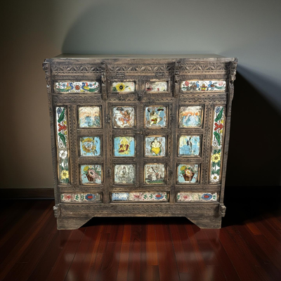 kast 3 deur snijwerk beschilderd uniek