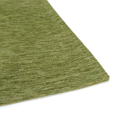 Rechthoekig groen tapijt met abstract patroon en geometrische vormen
