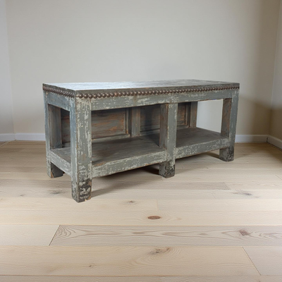 werkbank grijs met authentieke nagelrand