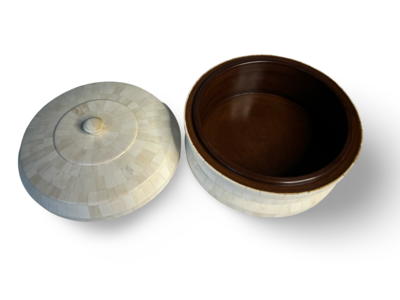 Kist bone inlay wit