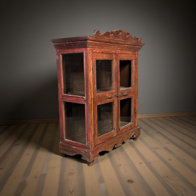 Rood glaskastje 2deur uniek