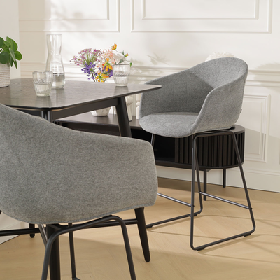 Barkruk Nino-Otis gestoffeerd met zwart onderstel (zithoogte 65 cm)