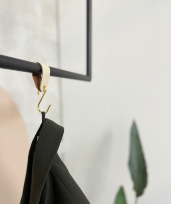 S-haakje Zwart + leren hanger - Maat S - set van 4