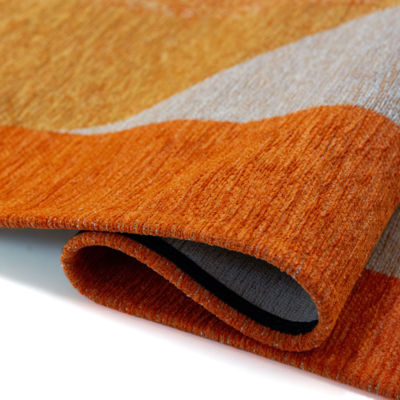 Rechthoekig oranje Poum Poum tapijt met abstract patroon en geometrische vormen