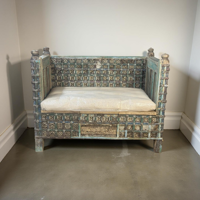 Bank gekleurd met matras uniek