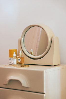 Dressing table mirror