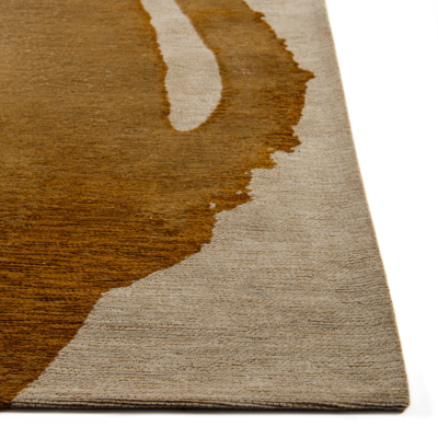 Abstract Swing vloerkleed met gele inktvlek