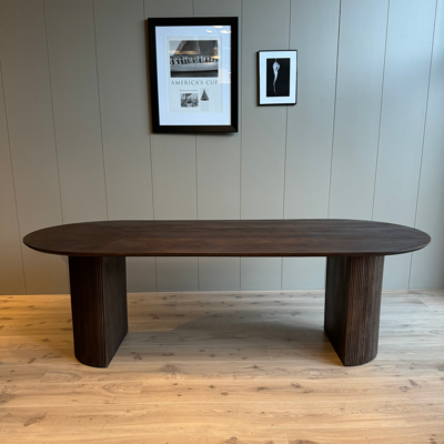 Old Inn wonen eetkamertafel Luca bruin ovaal Old Inn wonen eetkamertafel Luca bruin ovaal- 240 cm