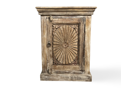 Nachtkastje snijwerk uniek